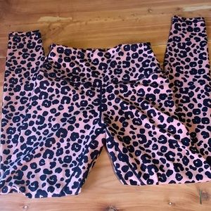 Sunzel size medium yoga leggings.